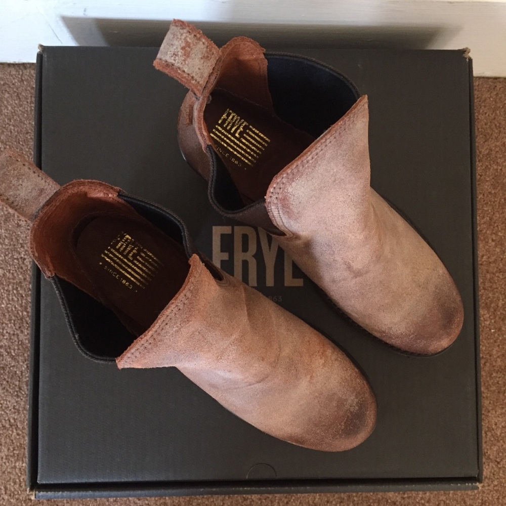 Frye Sabrina Chelsea Boots NWT - Picture 2 of 7